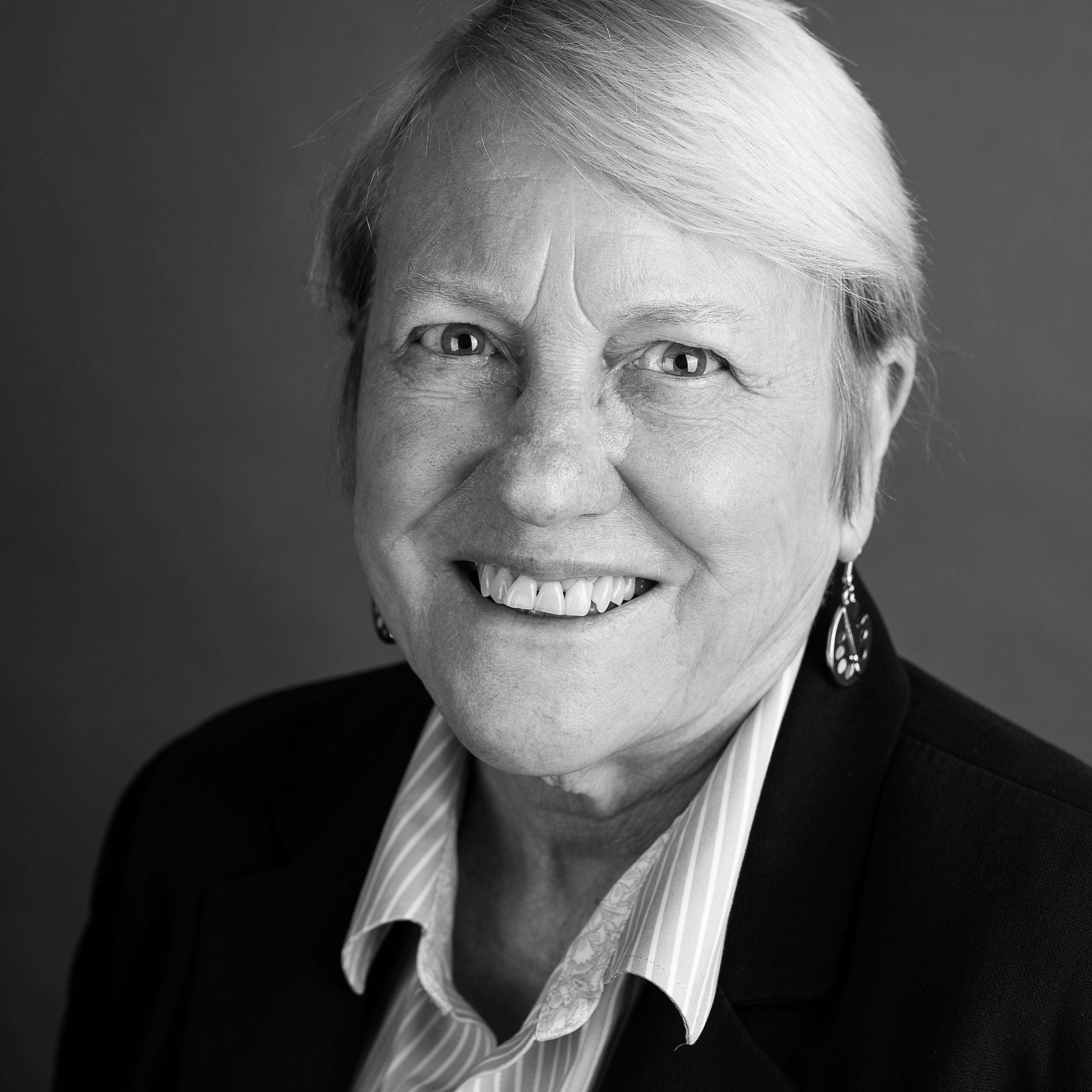 Lynne Valek