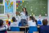 teacher teaching science