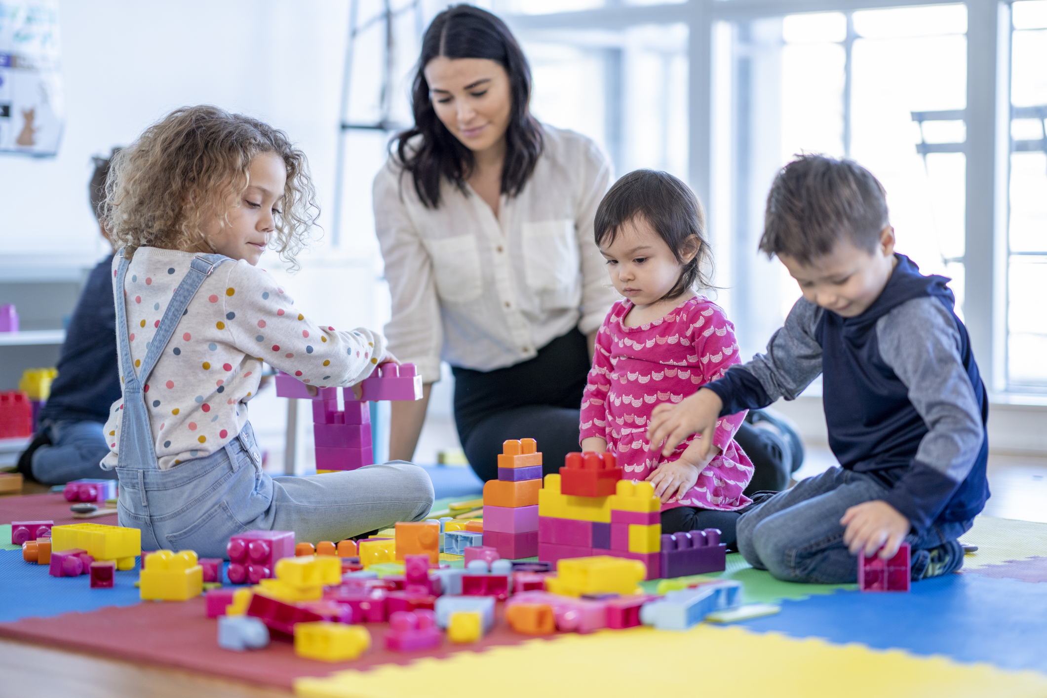 therapist helping group of children